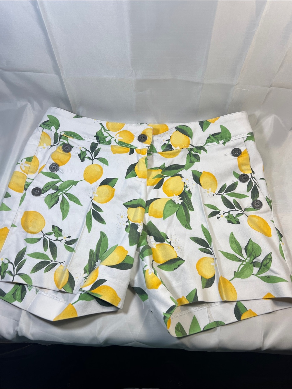 Isaac Mizrahi White Lemon-Print High-Waist Shorts